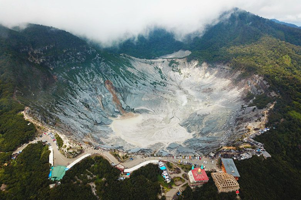 Tangkuban Perahu: Keajaiban Alam di Jawa Barat