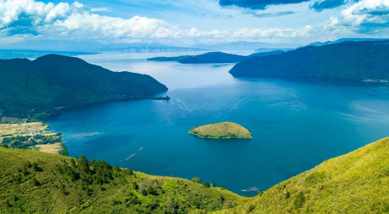 Danau Toba: Keindahan dan Keunikan Danau Vulkanik Terbesar di Indonesia