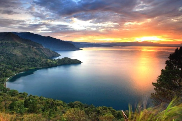 Danau Toba: Keindahan Alam yang Menenangkan dan Mengagumkan